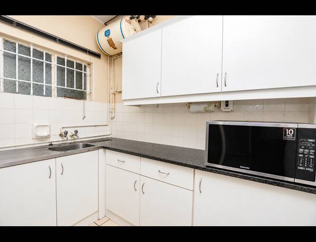 1.5 BEDROOM APARTMENT FOR SALE IN MORNINGSIDE